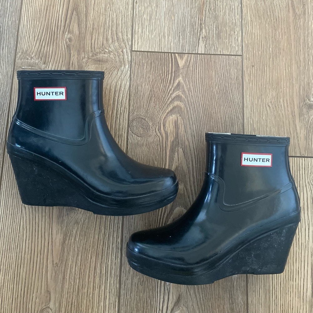 Hunter women’s wedge rain boots size 6
